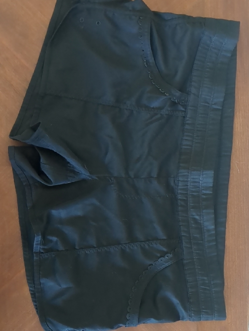 Lulu Shorts With Pocket Detail - Picture 3 of 7